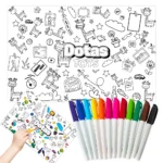 DotasToys kleurplaat met giraffe mascotte, sociale media iconen en diverse speelse elementen, inclusief set van 12 kleurstiften voor kinderen